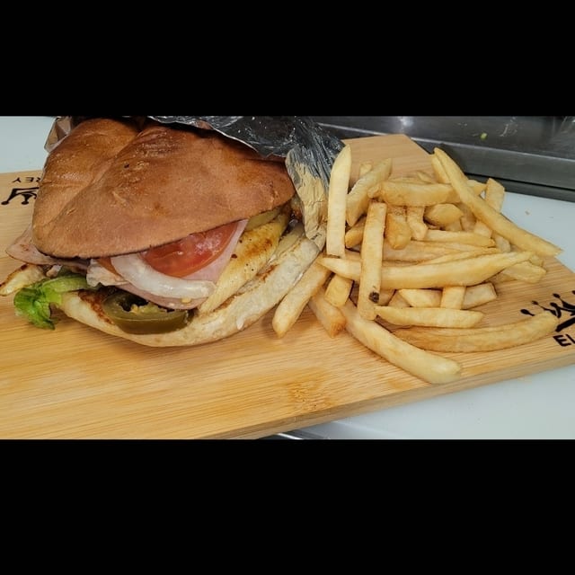Torta Hawaiiana & Fries.